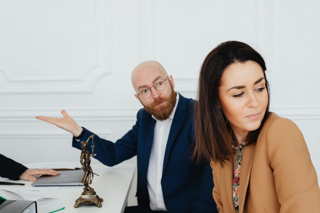 Reconversion commerciale : comment tester votre marché avant de vous lancer en 2026